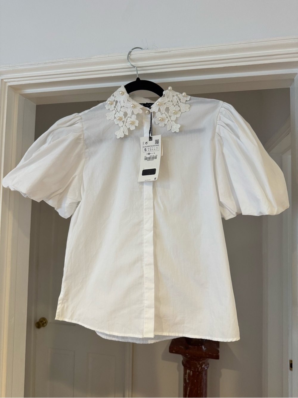 Zara White Puff Short Sleeve Cotton Button Blouse with Floral Lace Pearl Collar